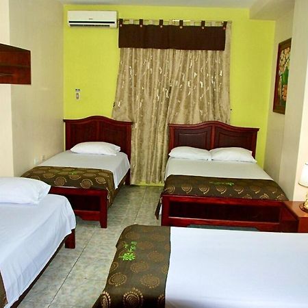 D’ Ruiz Hotel Quevedo Buitenkant foto