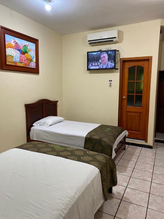 D’ Ruiz Hotel Quevedo Buitenkant foto