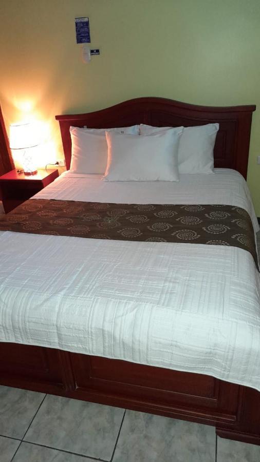 D’ Ruiz Hotel Quevedo Buitenkant foto
