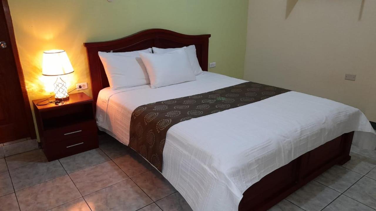 D’ Ruiz Hotel Quevedo Buitenkant foto