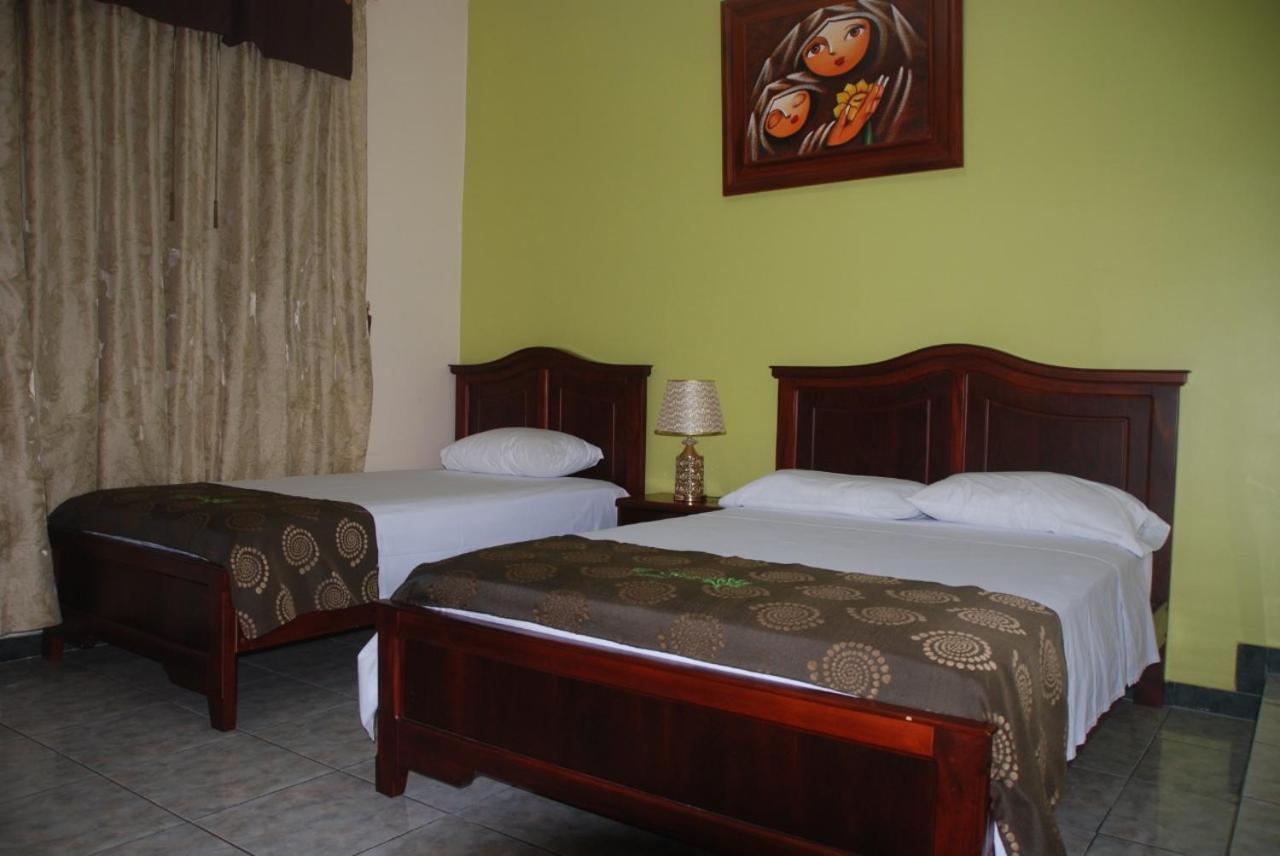 D’ Ruiz Hotel Quevedo Buitenkant foto