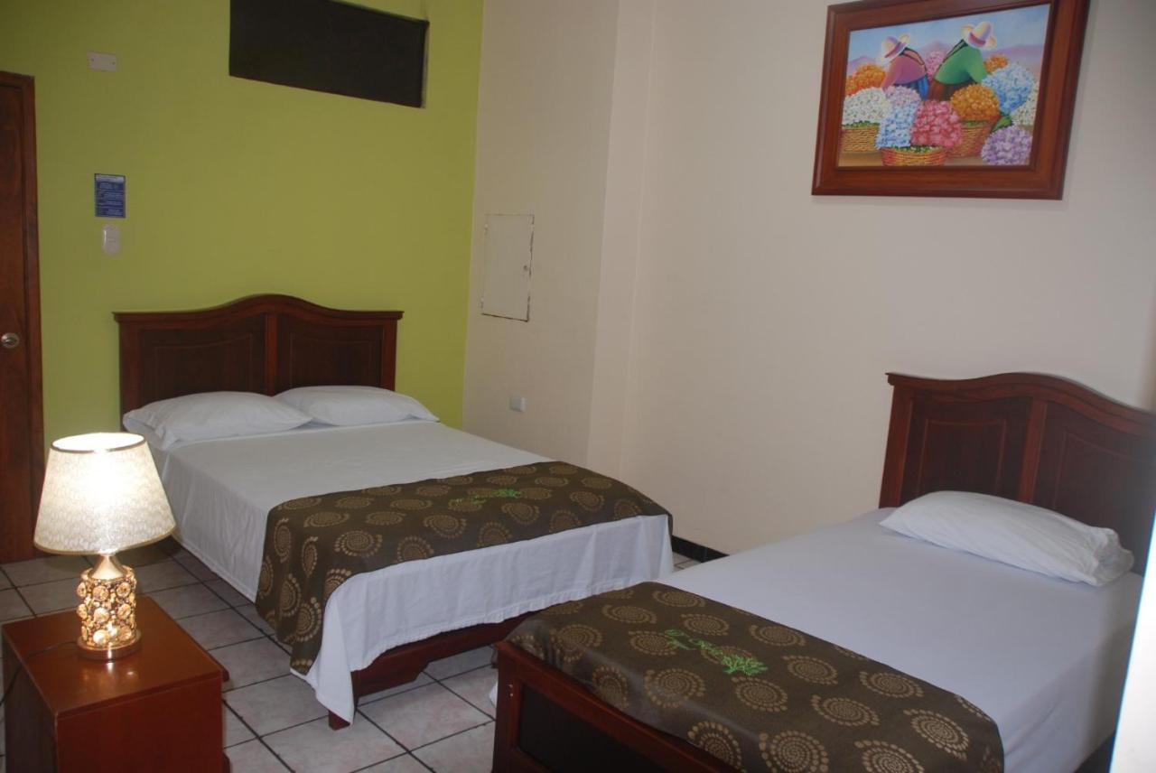 D’ Ruiz Hotel Quevedo Buitenkant foto