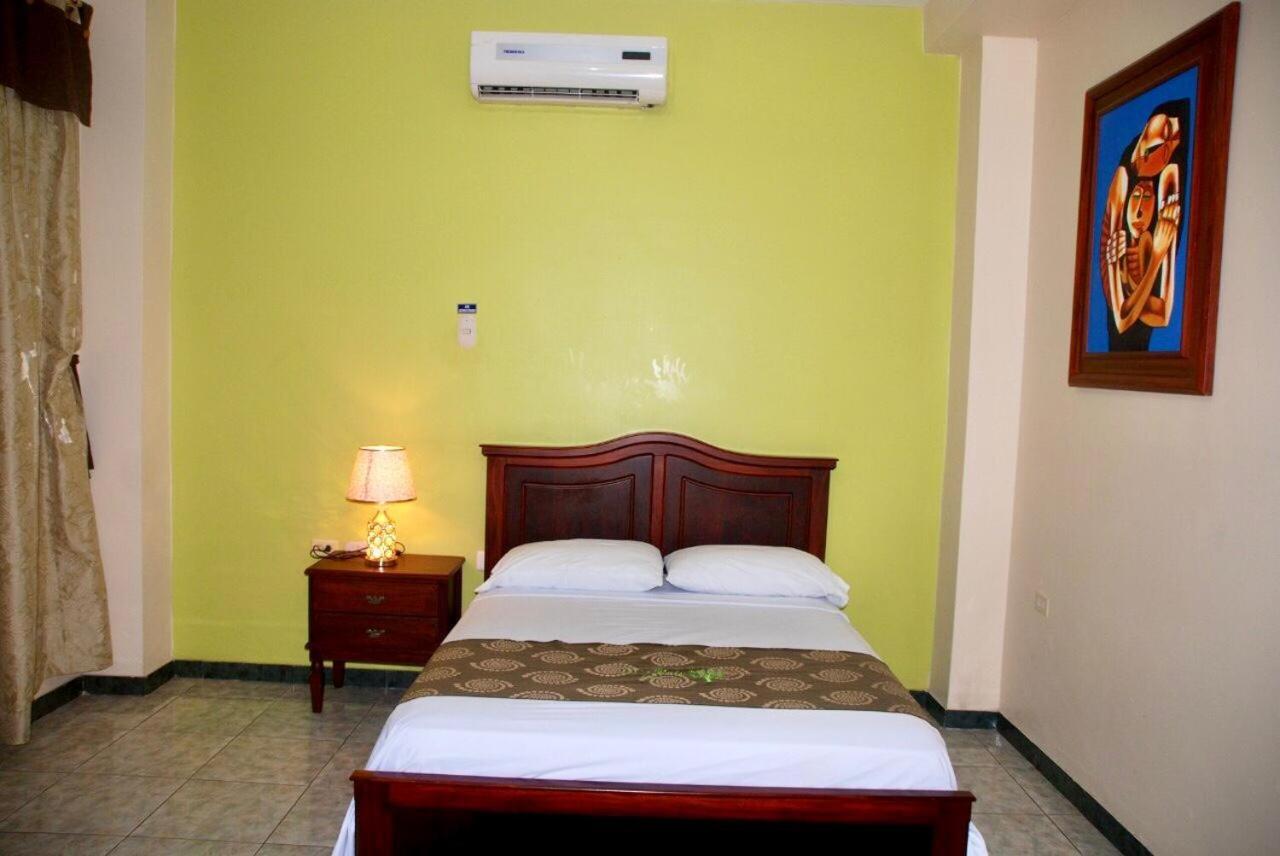 D’ Ruiz Hotel Quevedo Buitenkant foto